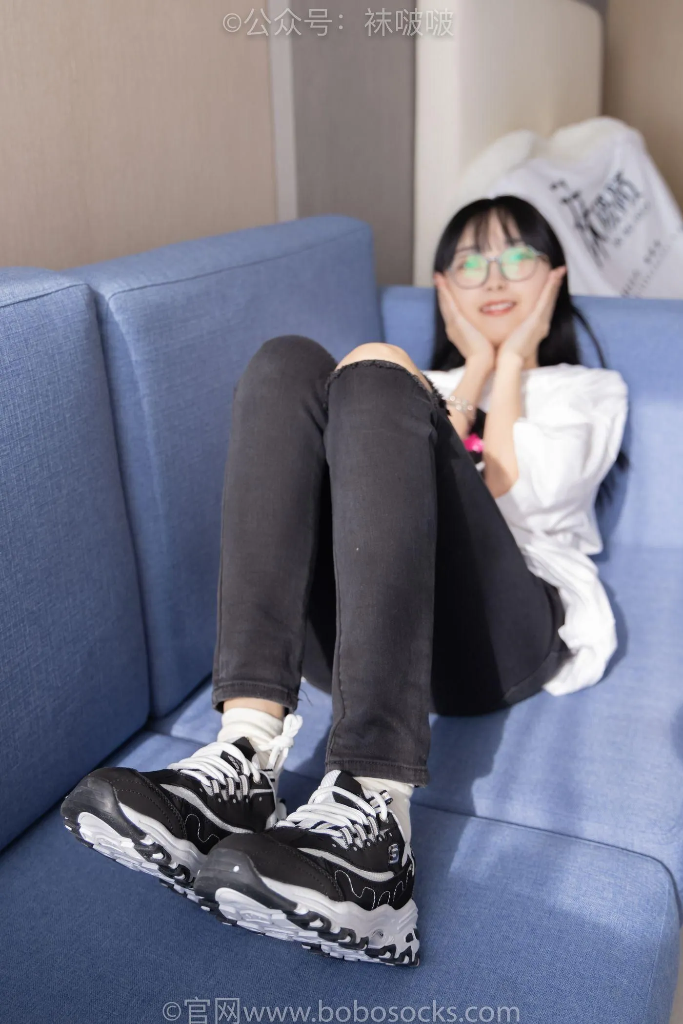 [BoBoSocks袜啵啵]NO.055 稚予-斯凯奇运动鞋、白棉袜、黑棉袜 [139P]插图2
